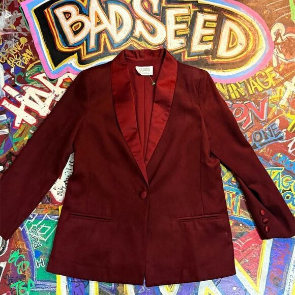 Luxury St. John Women's Burgundy Blazer Size 10 Satin Lapel Business Formal